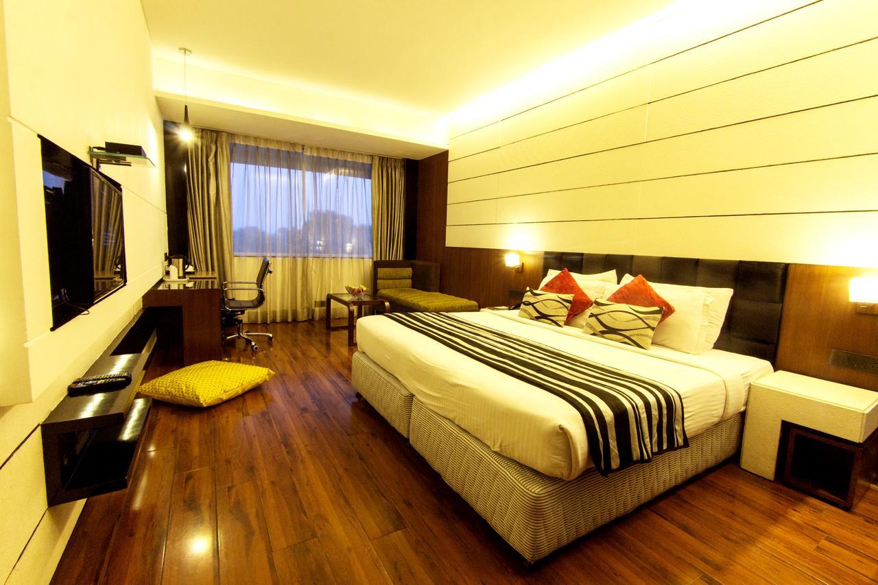 Hotel Gk International Chandigarh Exterior photo