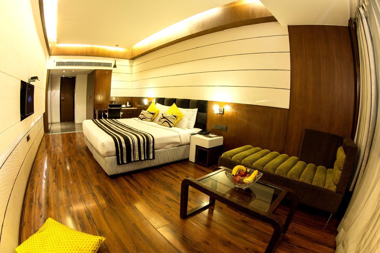 Hotel Gk International Chandigarh Exterior photo