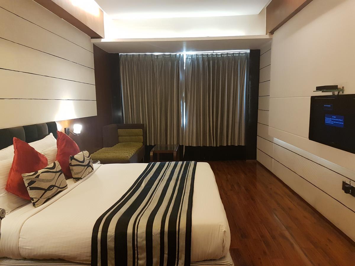 Hotel Gk International Chandigarh Exterior photo