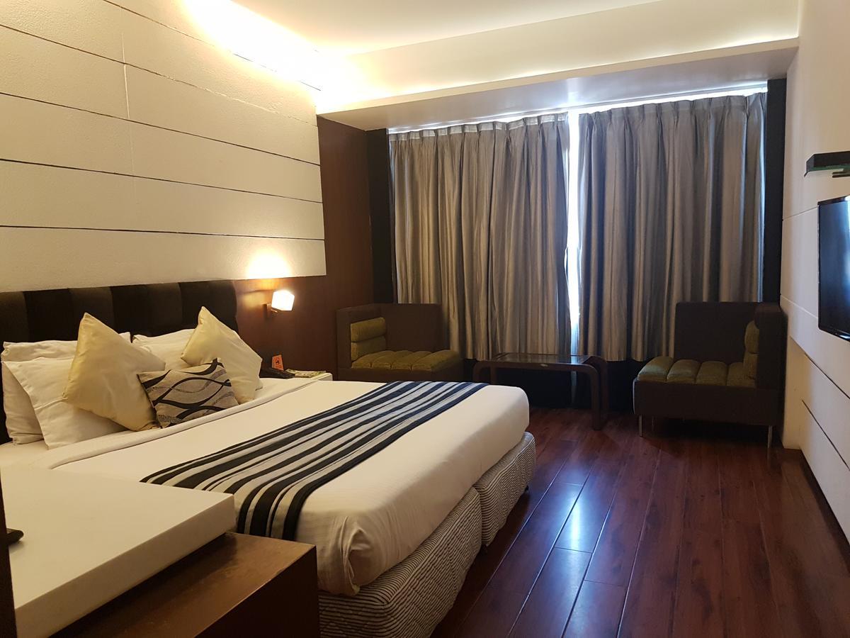 Hotel Gk International Chandigarh Exterior photo