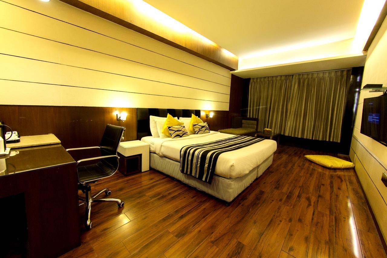 Hotel Gk International Chandigarh Exterior photo